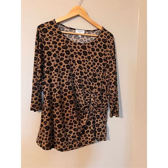 Carmen Marc Valvo 1X Leopard Print 3/4 Sleee Top Brown Tan Ruched Elevated Basic - Picture 4 of 11